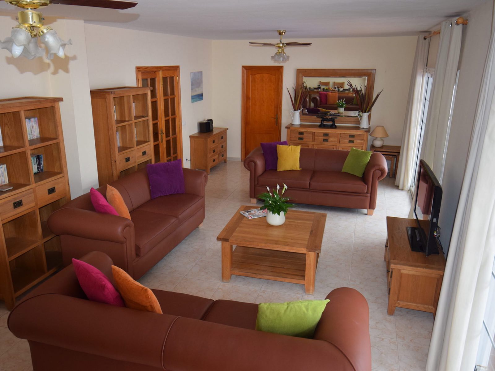 5 Bedroom Villa Central Costa Teguise Heated Pool, Games Room Wi-Fi