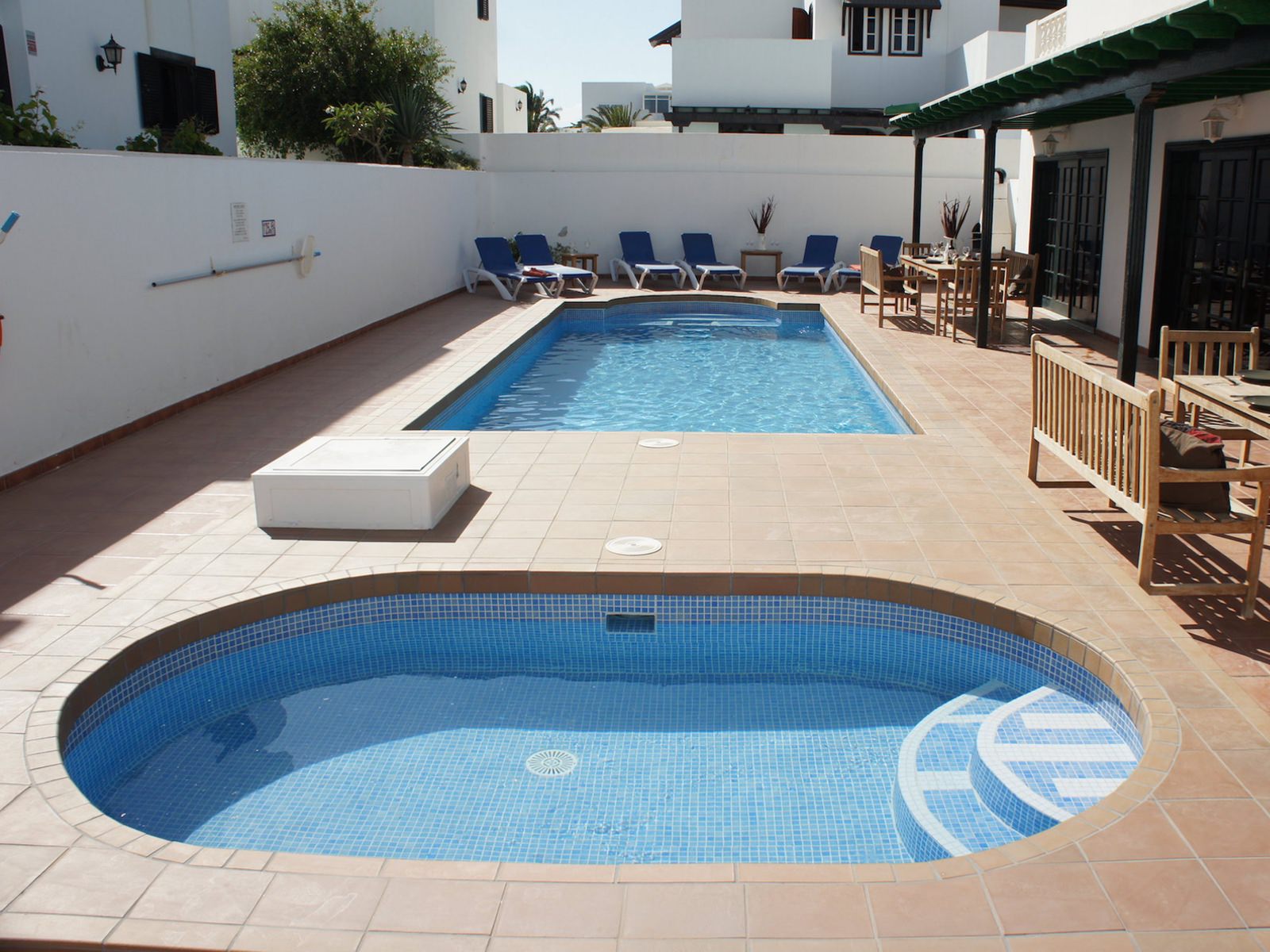 5 Bedroom Villa Central Costa Teguise Heated Pool, Games Room Wi-Fi